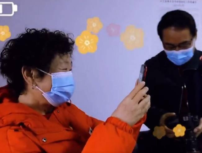 张檬金恩圣最新爆料领证,甜蜜爱情步入婚姻殿堂  第1张